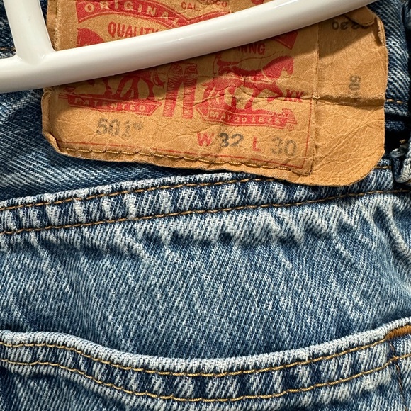 Levi's vintage 501 Distressed Light Blue Straight Leg Jeans 32x30 red tab - Picture 6 of 7